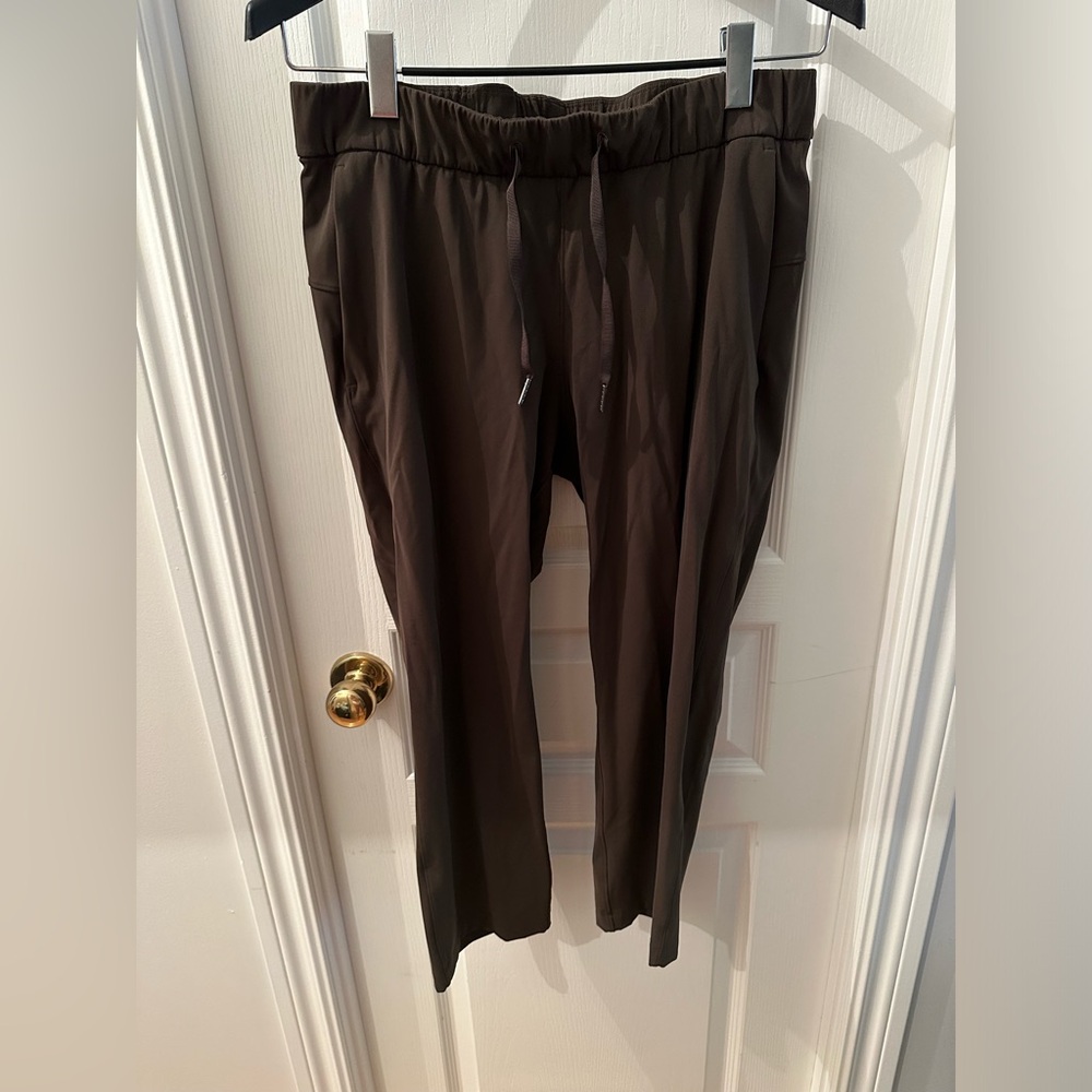 Lululemon On The Fly Pants Size 8, Dark Olive